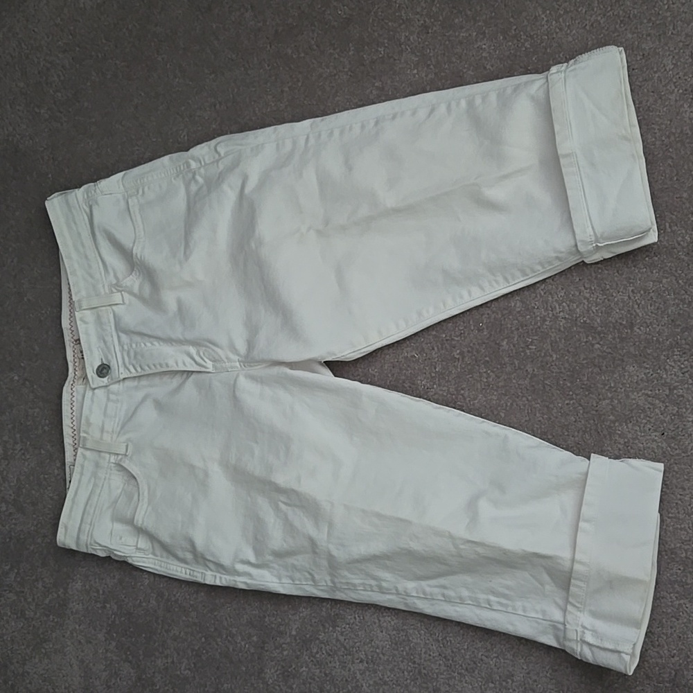 Levis white capris